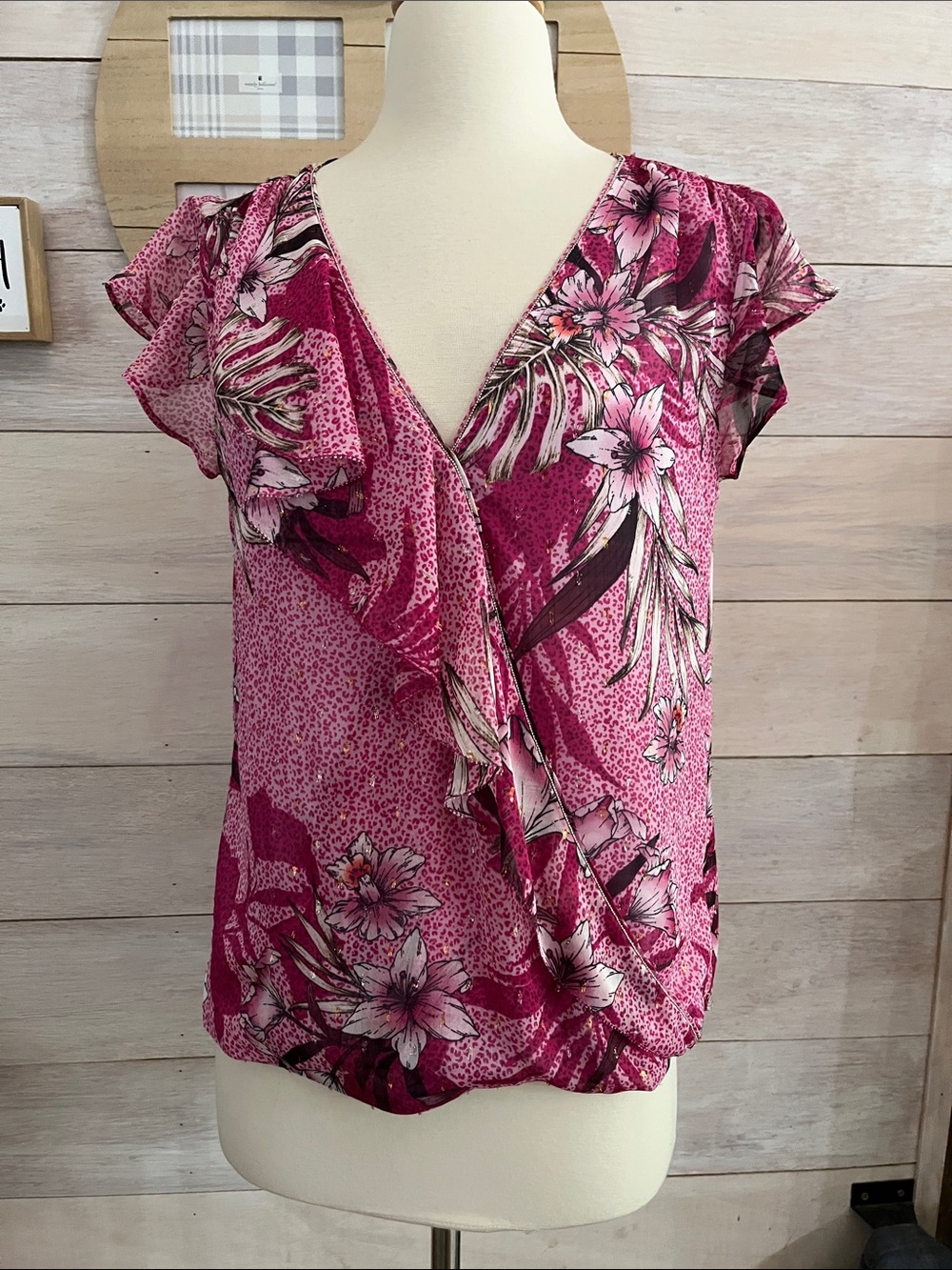NEW White House Black Market Pink Floral Surplice Flutter Sleeve Top 6
